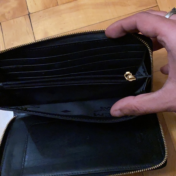 Authentic MCM wallet (UNISEX) - Picture 8 of 9